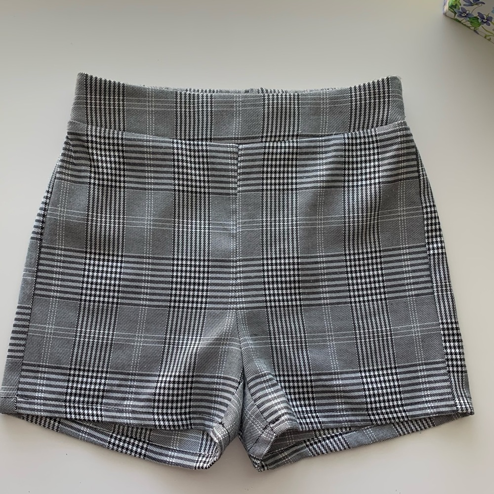 Girls XS White Fawn plaid shorts